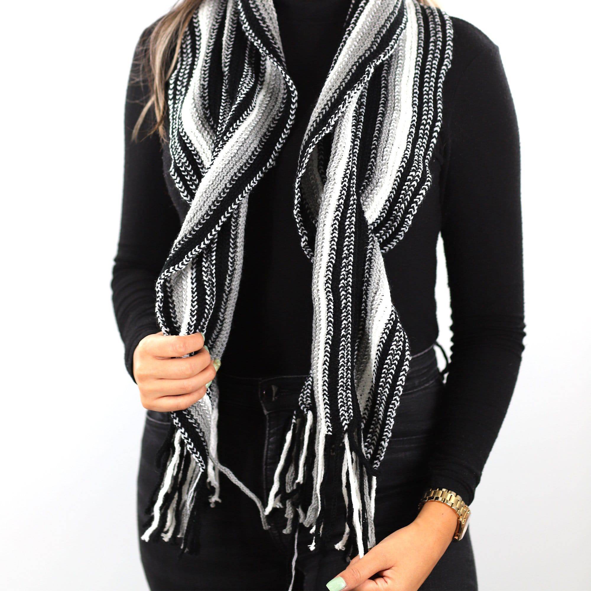 Fringe Muffler- Black - Muffler - La Fiorentina 920-207M