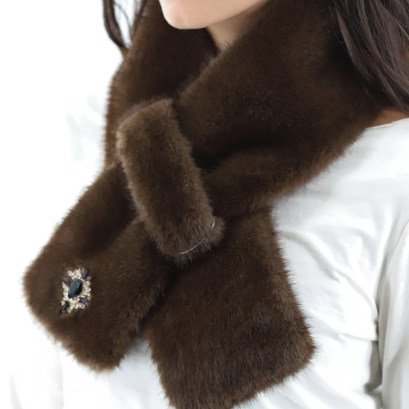 Faux Fur Pull Through with Brooch Detail (AF-FM-09) - ACCESSORIES - La Fiorentina