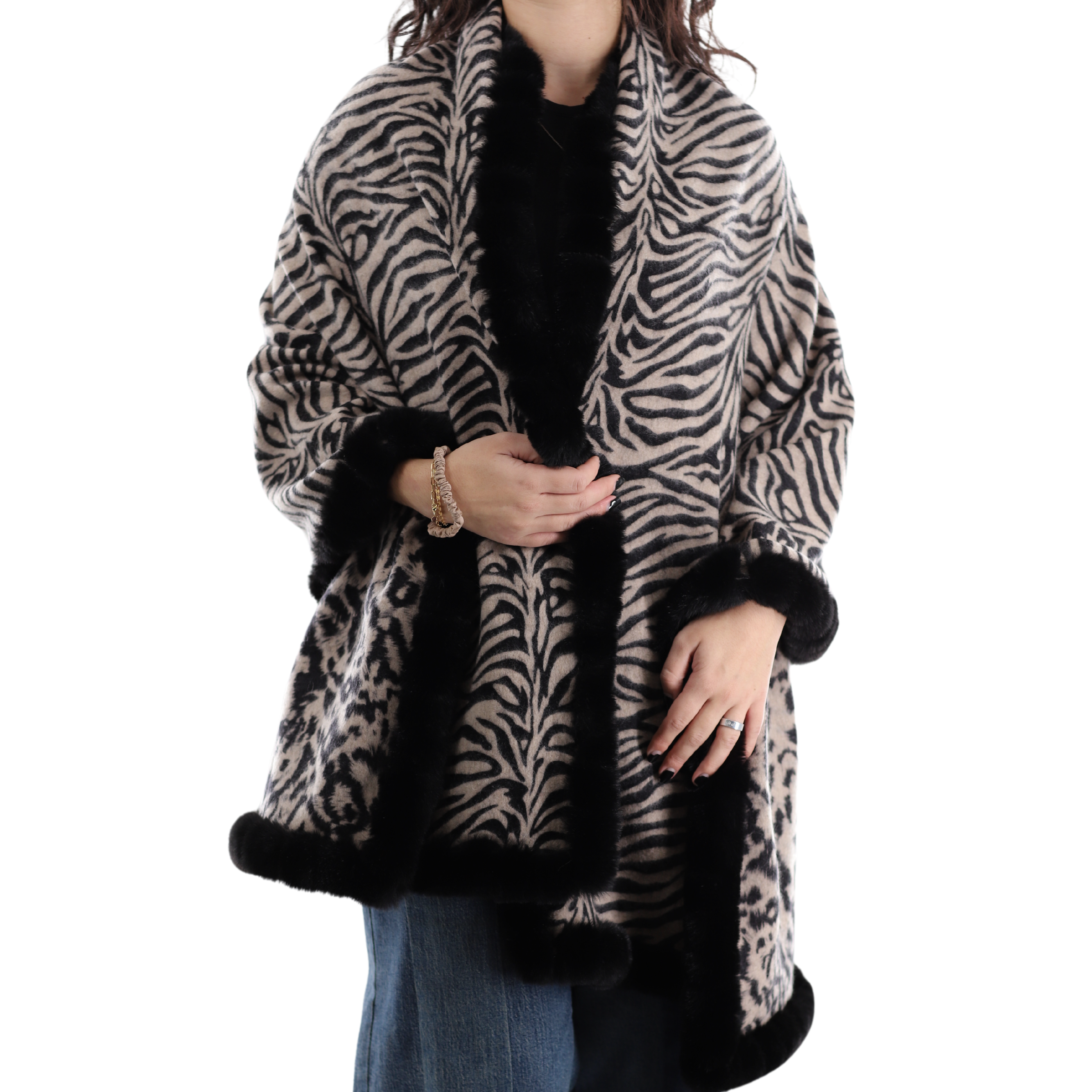 Reversible Animal Print Wrap with Faux Fur Trim - BLACK – La Reversible Animal Print Wrap with Faux Fur Trim - BLACK – La
