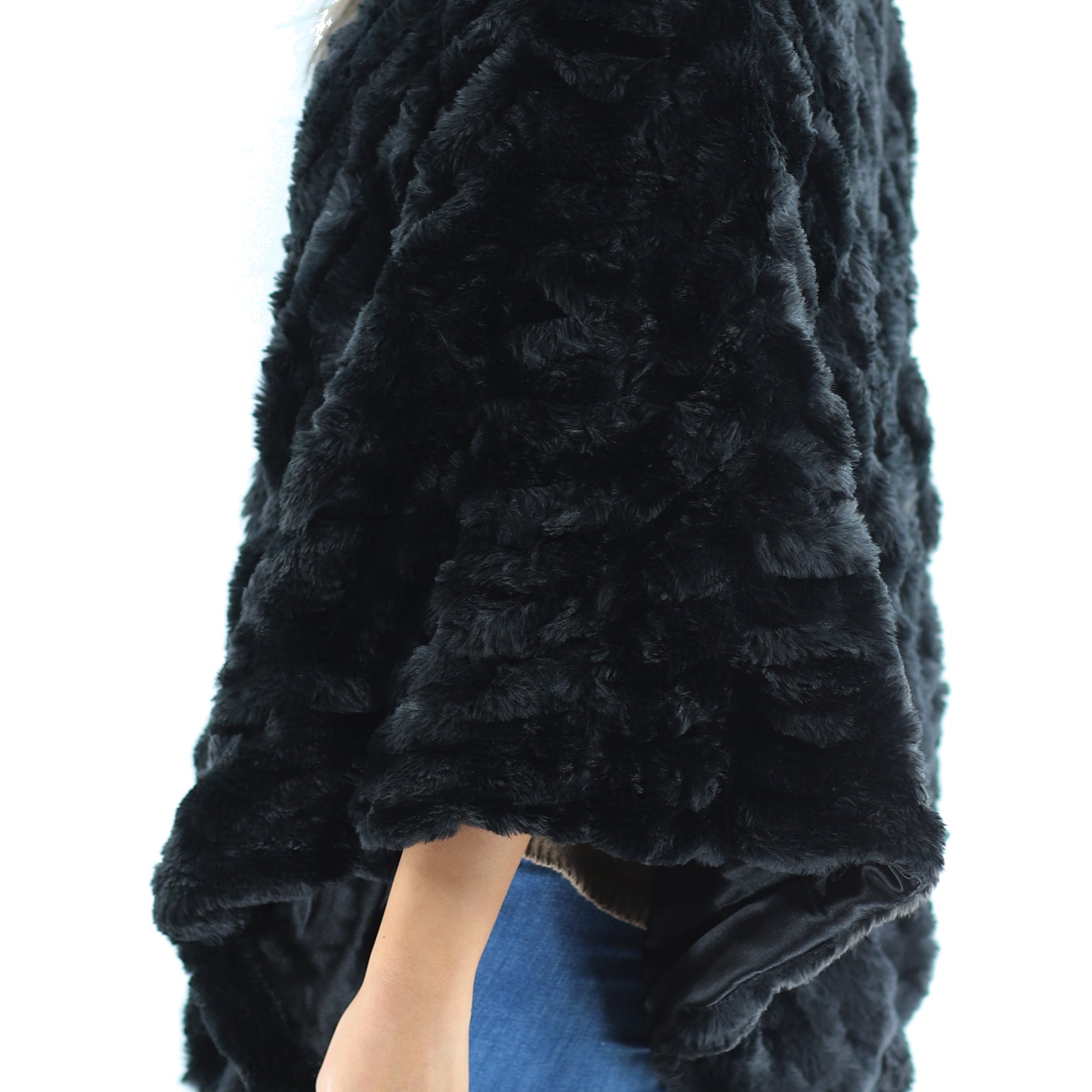 La Fiorentina | Faux Fur Poncho -  - La Fiorentina, Black JL20FFF2069
