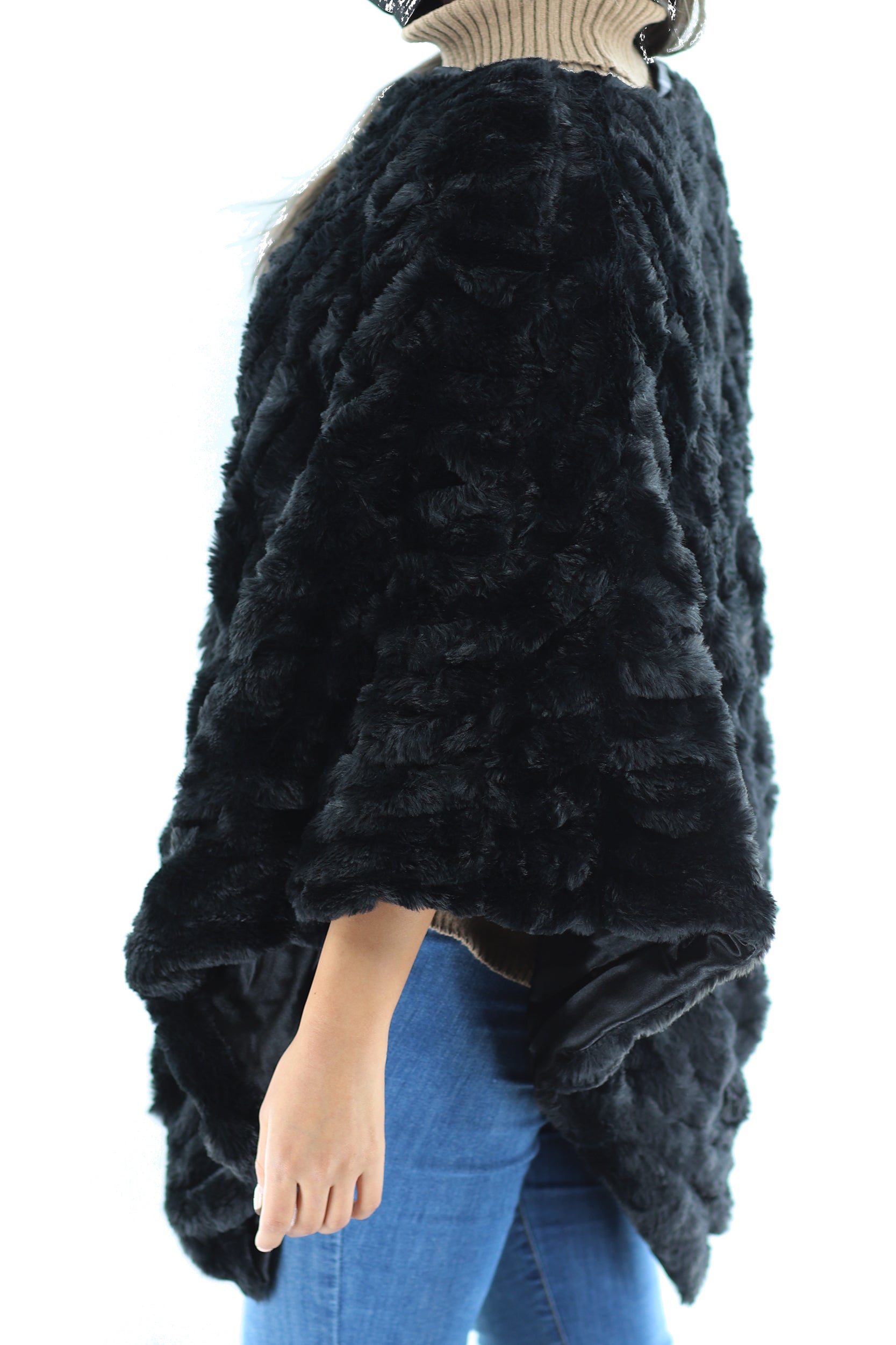 La Fiorentina | Faux Fur Poncho -  - La Fiorentina, Black JL20FFF2069