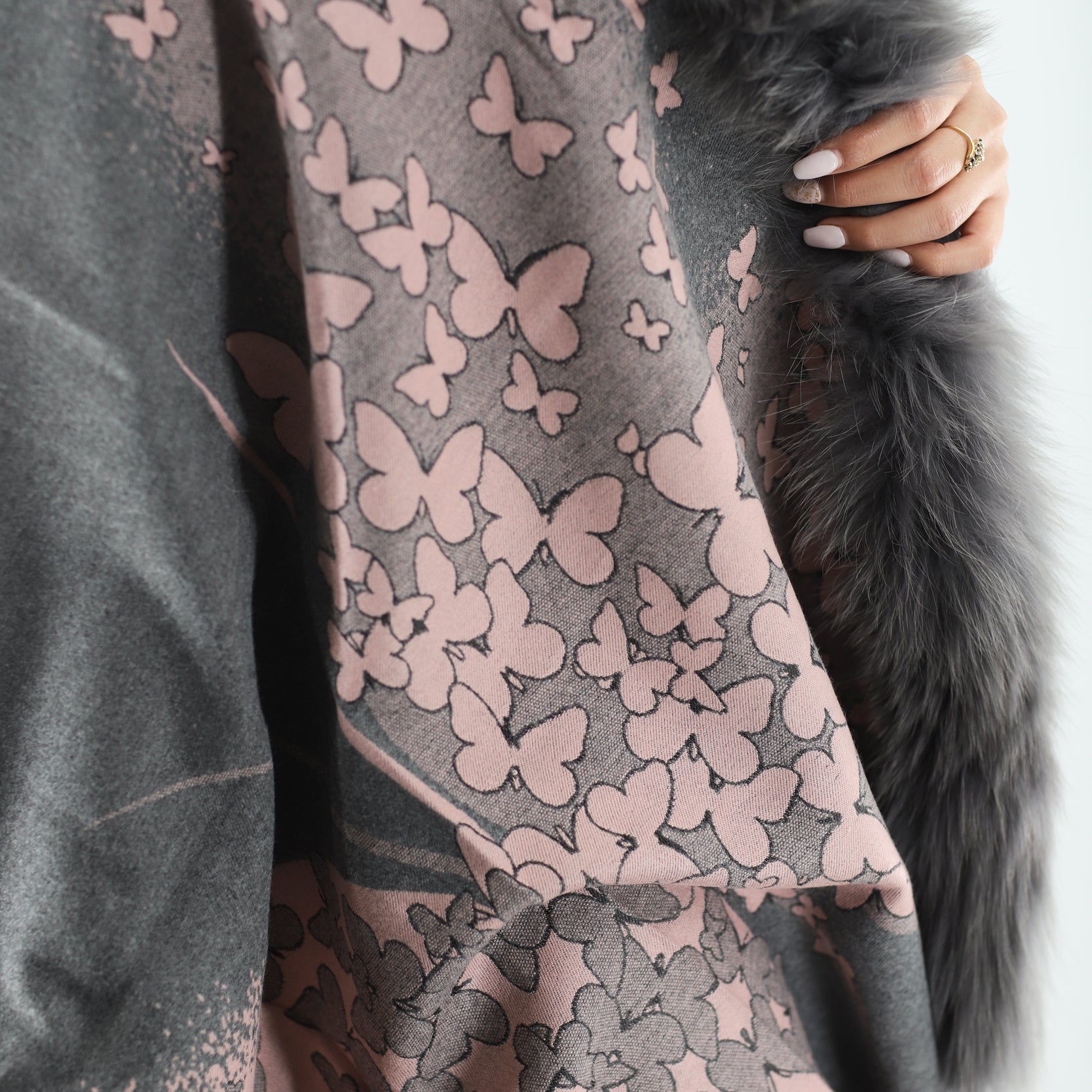 FUR TRIM WRAP- GREY - Wrap - La Fiorentina TNW202-904-GREY