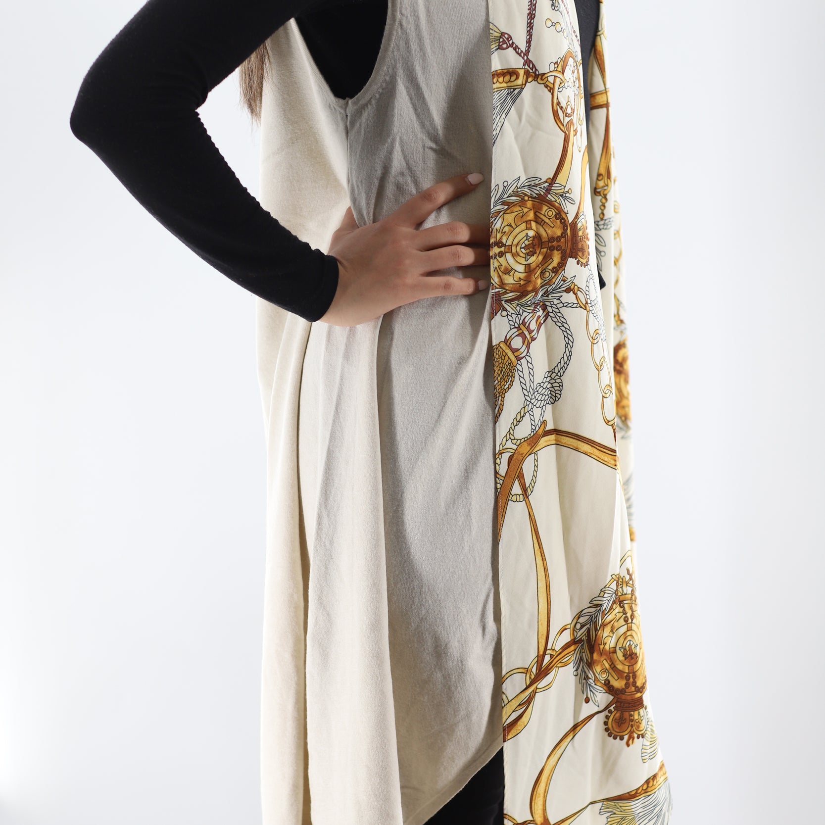 La Fiorentina Knitted Sleeveless Cardigan with Chain Print - Cardigan - La Fiorentina, Black TNS2103_IVORY