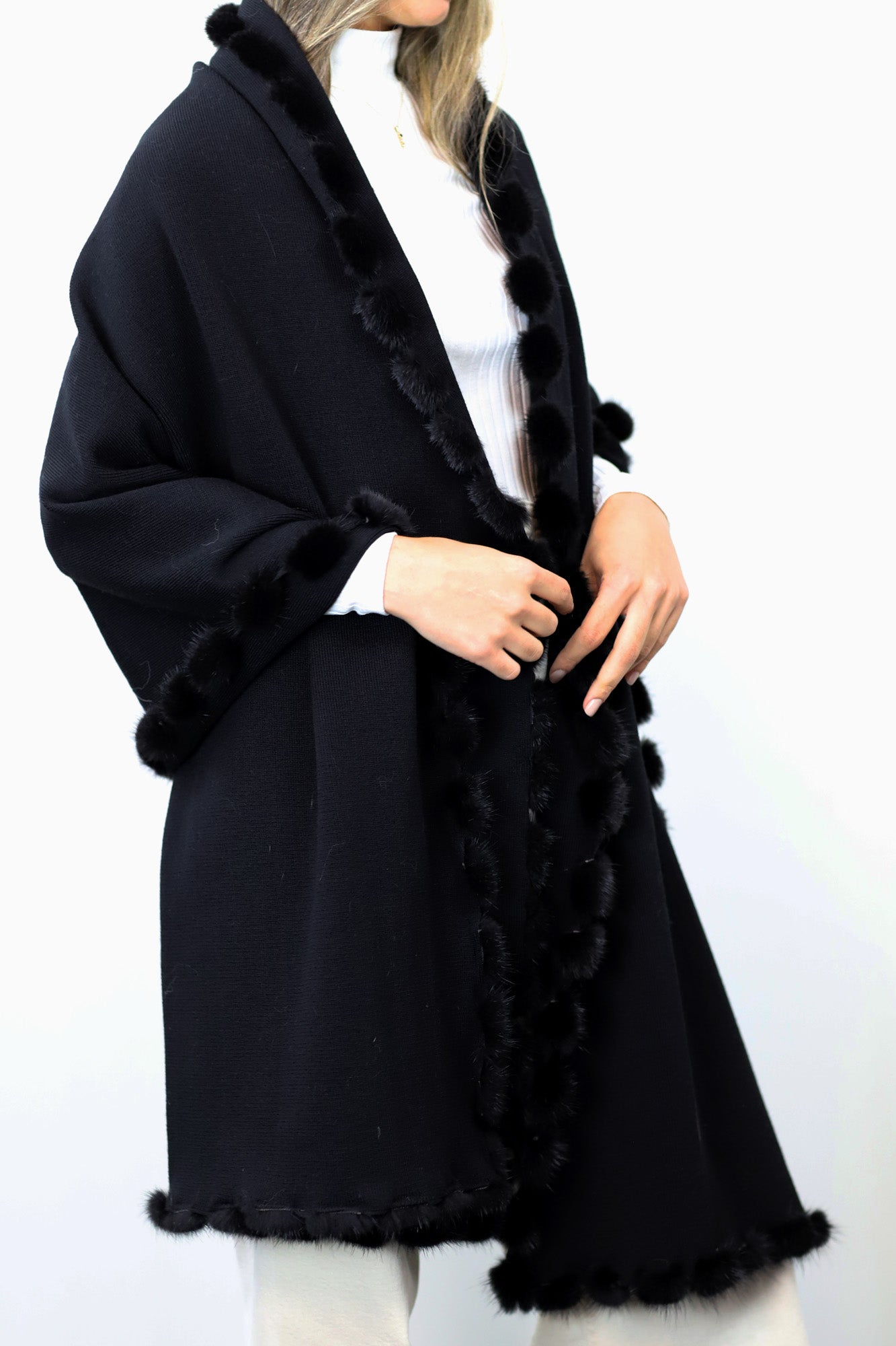 La Fiorentina | Beautiful Wrap with Mink Poms - Black/Black