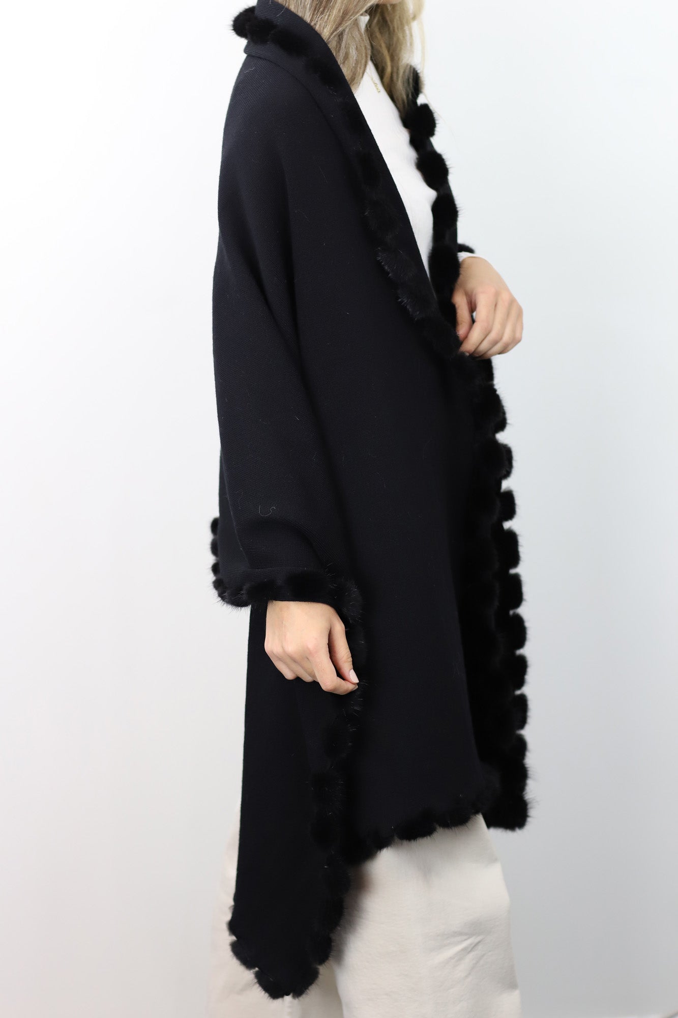 La Fiorentina | Beautiful Wrap with Mink Poms - Black/Black