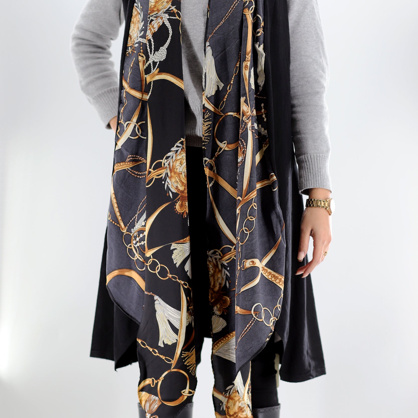 La Fiorentina Knitted Sleeveless Cardigan with Chain Print - Cardigan - La Fiorentina, Black TNS2103_IVORY