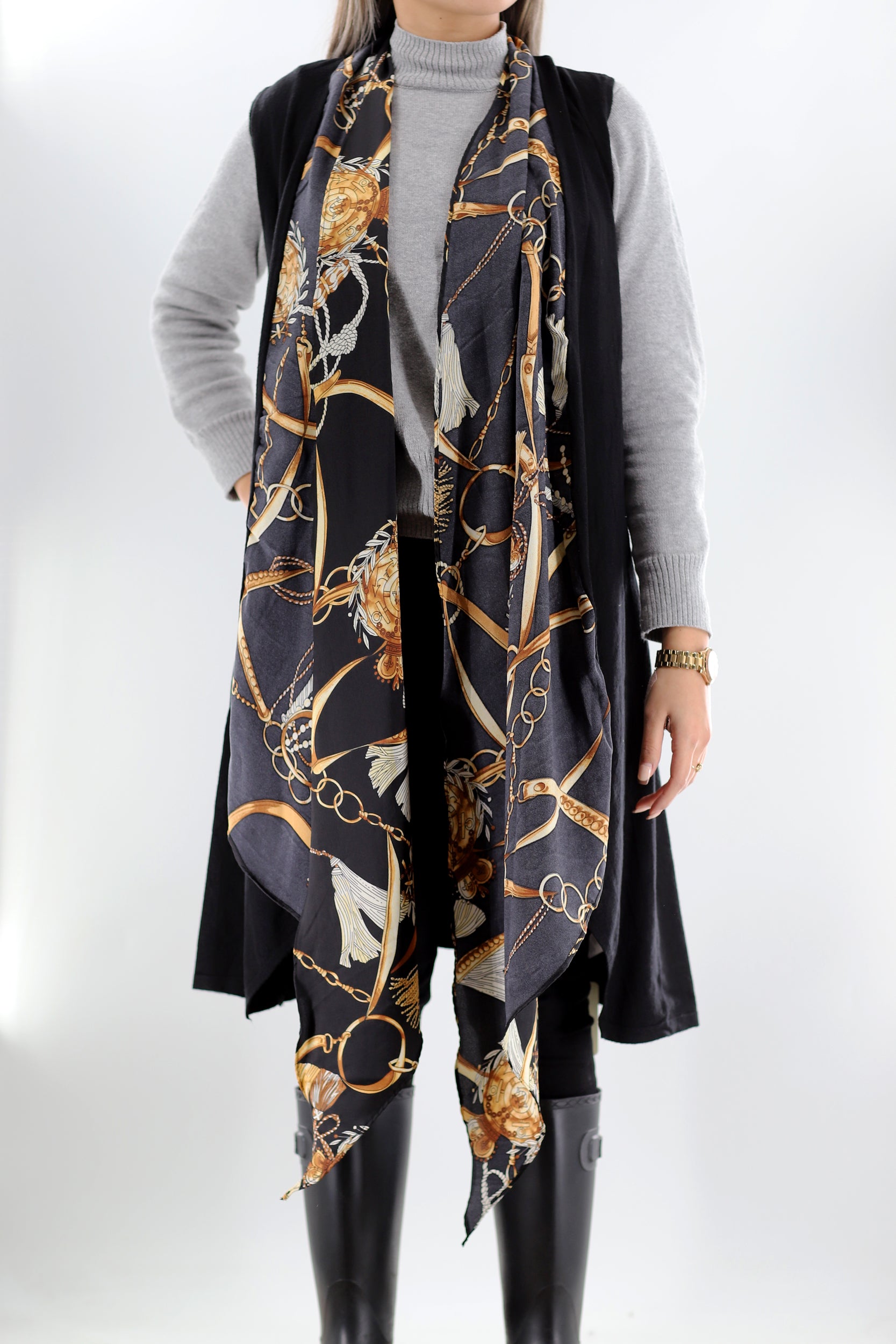 La Fiorentina Knitted Sleeveless Cardigan with Chain Print - Cardigan - La Fiorentina, Black TNS2103_IVORY