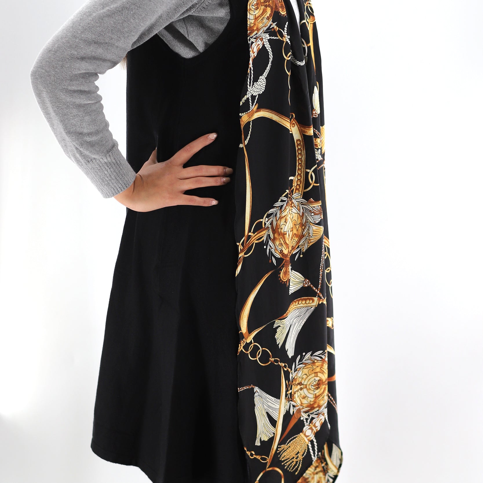 La Fiorentina Knitted Sleeveless Cardigan with Chain Print - Cardigan - La Fiorentina, Black TNS2103_IVORY