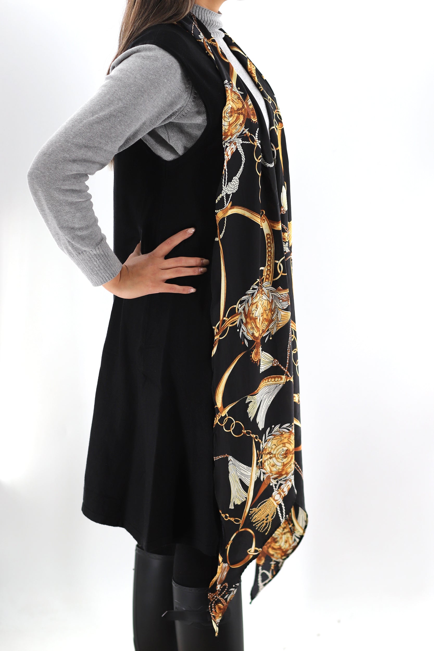 La Fiorentina Knitted Sleeveless Cardigan with Chain Print - Cardigan - La Fiorentina, Black TNS2103_IVORY